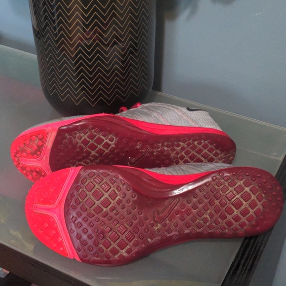 Nike - Picture 2 of 4